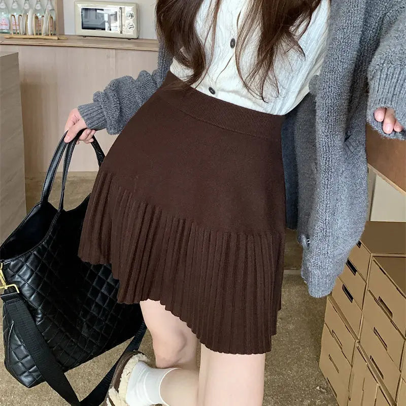 Short skirt knitted half skirt for women in autumn high waisted small A-line pleated skirt design black